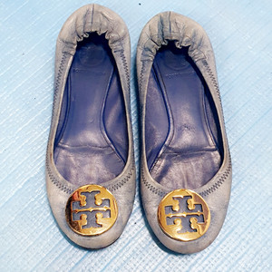 TORY BURCH 레바 플랫슈즈 240