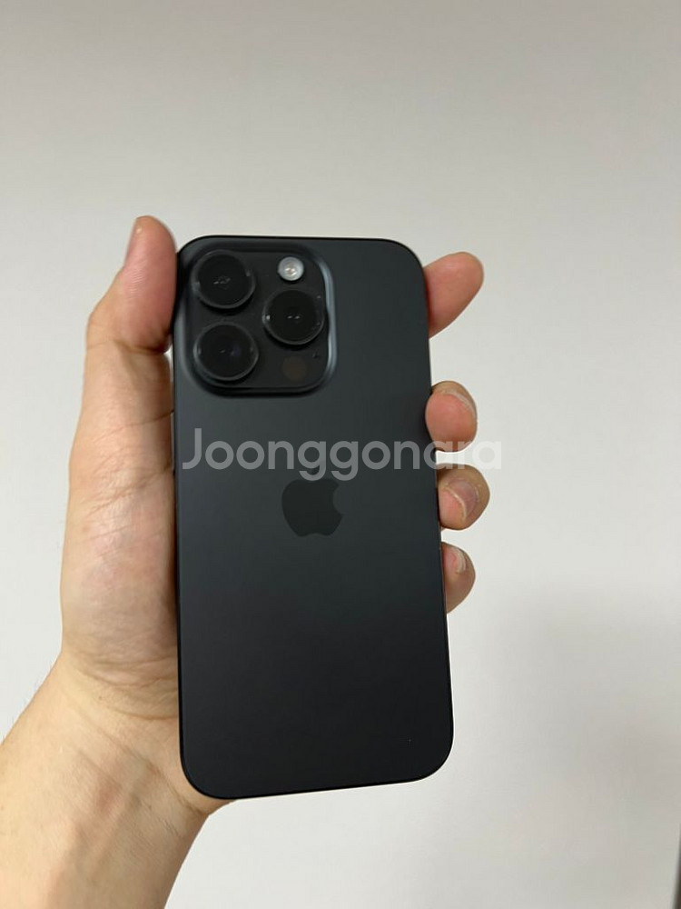아이폰 15pro 256GB 블랙티나늄 판매합니다.--1
