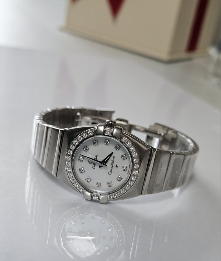 오메가 컨스틸레이션 여성용 다이아몬드 메탈 시계/SWI 이미지