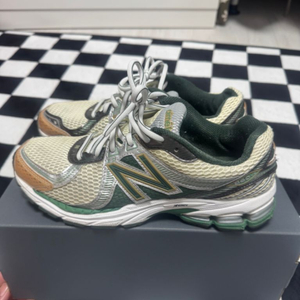 뉴발란스 860v2 에메레온도르 그린 270팝니다