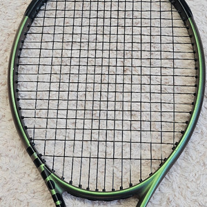 테니스라켓 판매합니다.