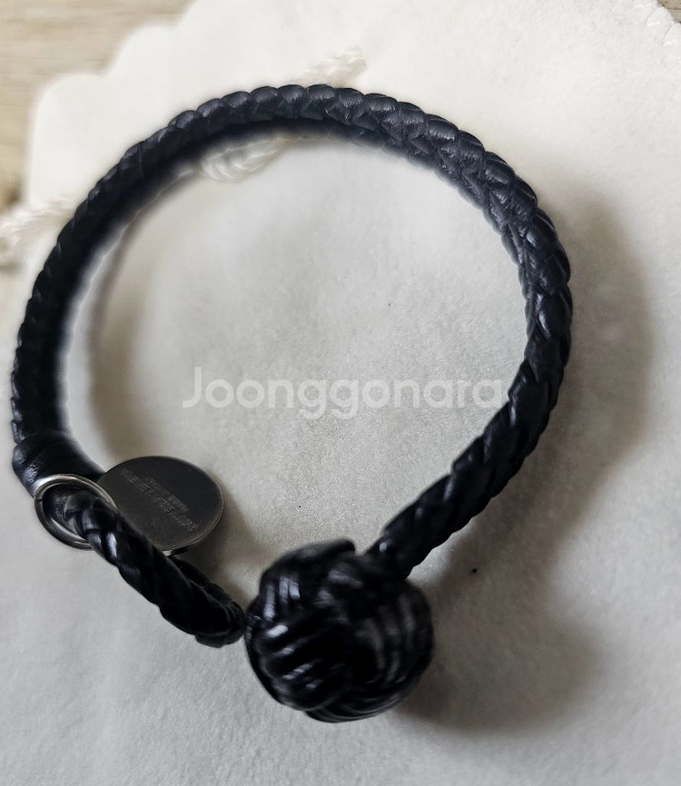 보테가베네타 가죽팔찌--3