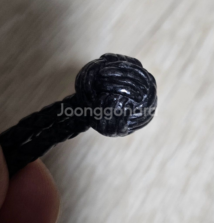 보테가베네타 가죽팔찌--5