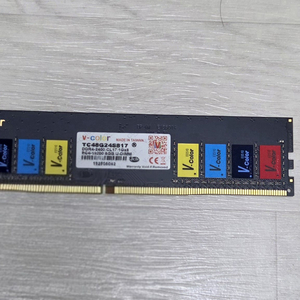 v-color ddr4 8g 팔아요 1개