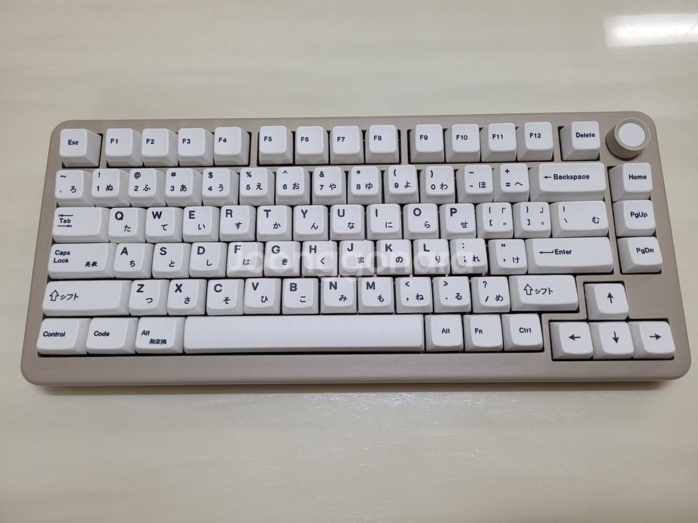큐센 A75 풀알루미늄 유무선 커스텀키보드--1