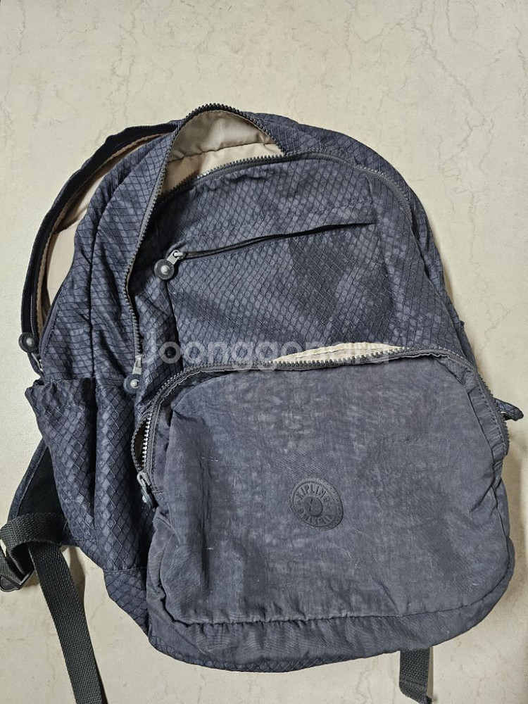 Kipling 백팩 (앞 쪽 지퍼 고장 제품)--0