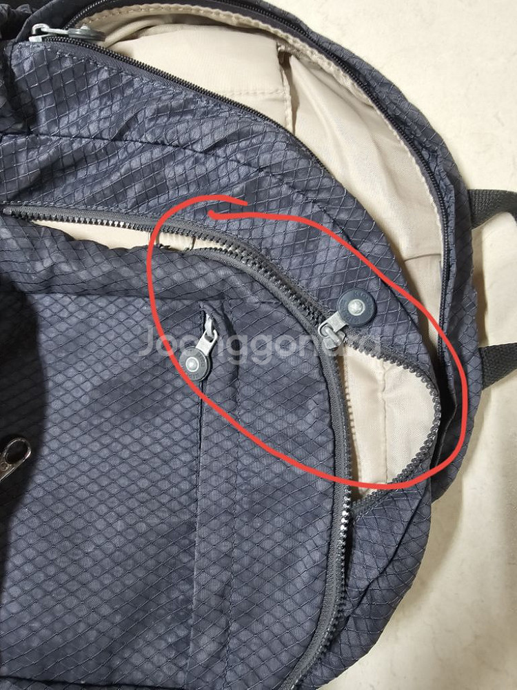 Kipling 백팩 (앞 쪽 지퍼 고장 제품)--3