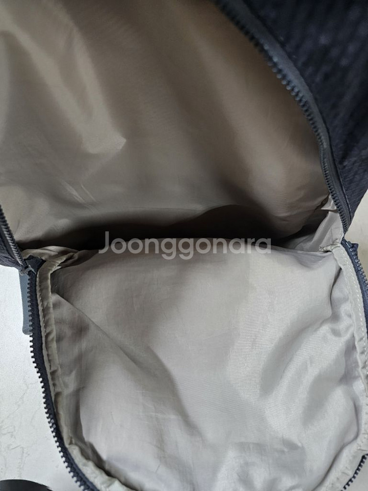 Kipling 백팩 (앞 쪽 지퍼 고장 제품)--5
