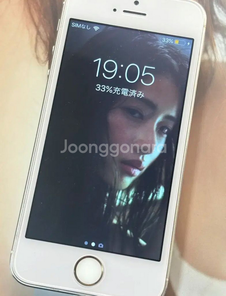 아이폰 5s 실버 32기가 + 보호필름 + 충전기 +--1