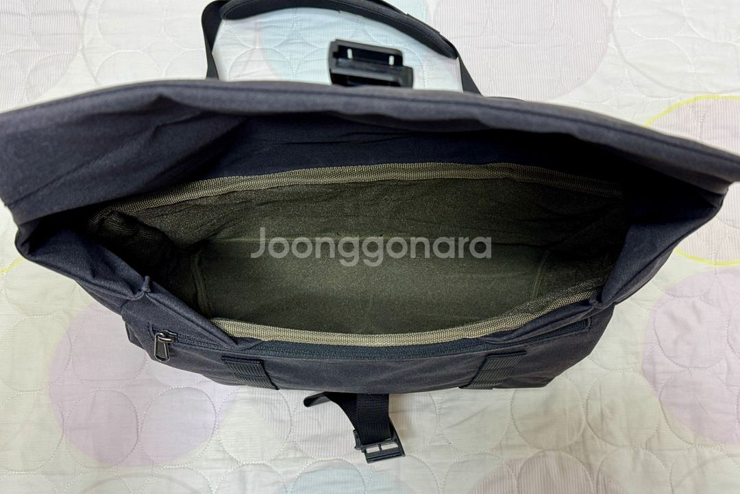 우탄크래프트 파일럿 10L 차콜 (카메라 크로스백)--2