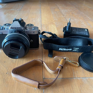 니콘 zfc + 28mm 렌즈