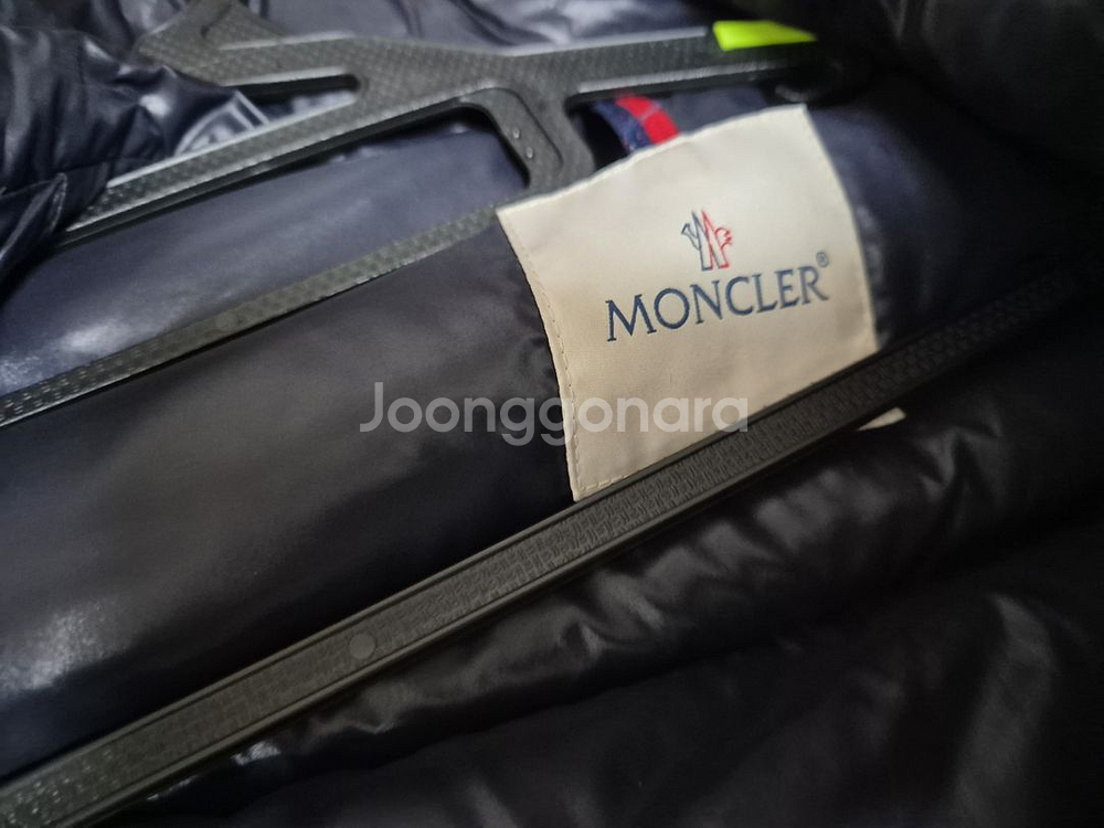 몽클레어 남색 패딩--1