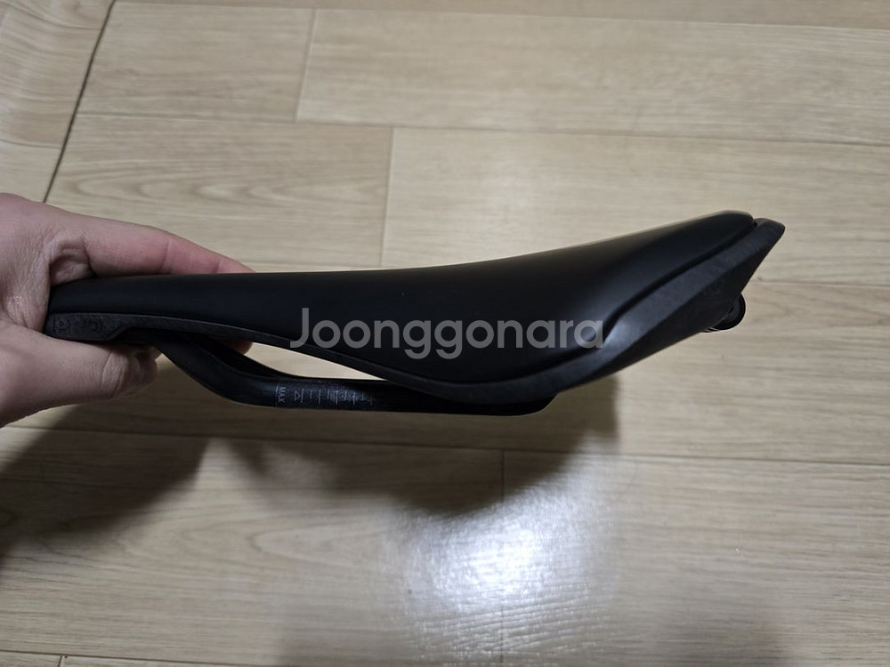 시마노 프로 스텔스 커브드 팀 카본레일 안장--3