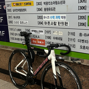 콘스탄틴 어베인 2024 블랙레드 대차