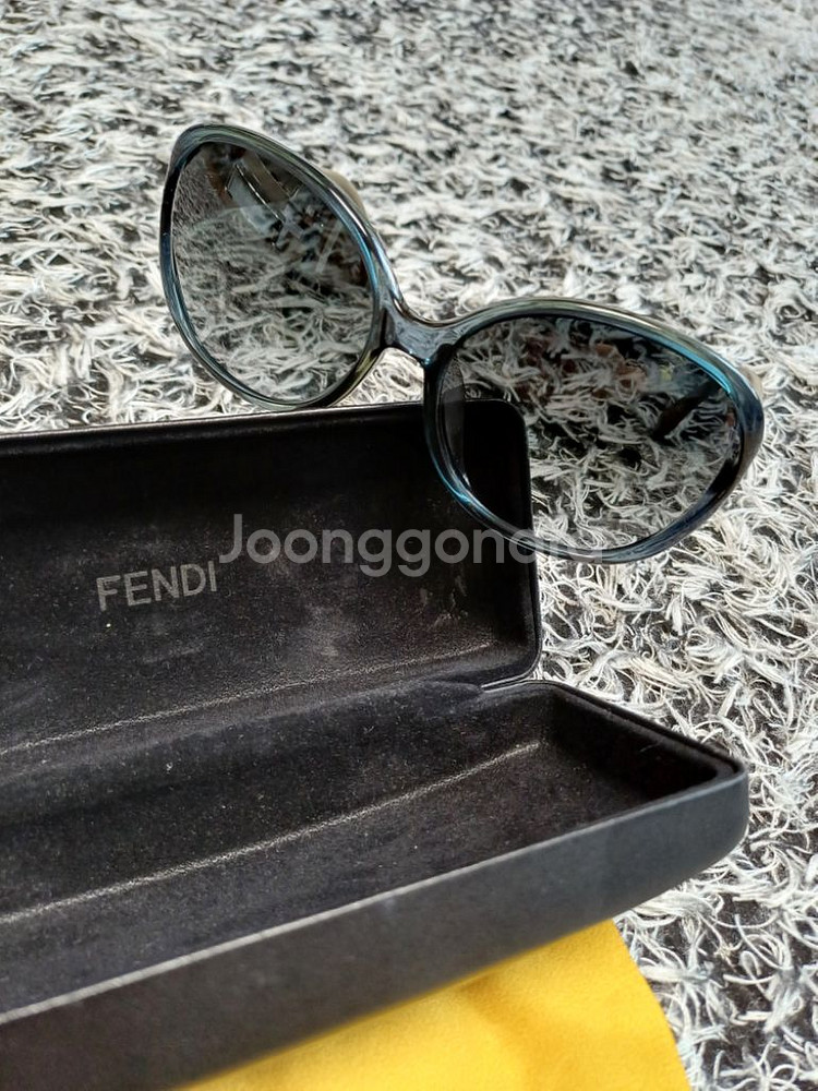 팬디 선글라스 신세계 정품! 여성용! 상태좋음!--3
