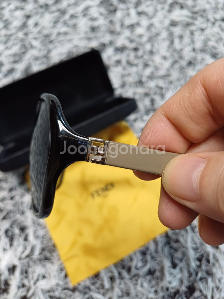 팬디 선글라스 신세계 정품! 여성용! 상태좋음!--4