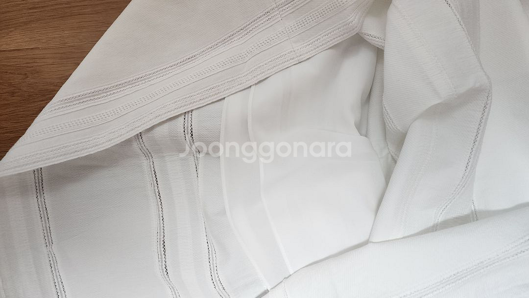 랑방컬렉션 화이트 미디 스커트 아일렛 트럼펫 플레어--2