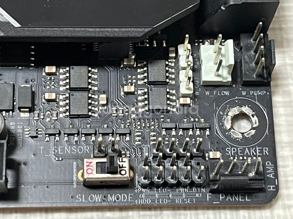 (AM4) 크로스헤어8 DARK HERO (X570)--4