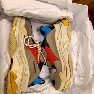 발렌시아가 트리플에스