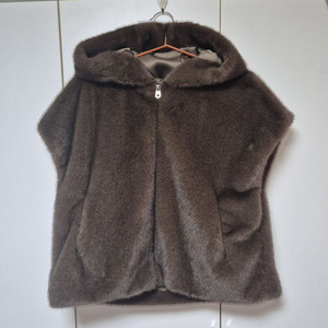 브라운 후드 퍼 조끼 자켓