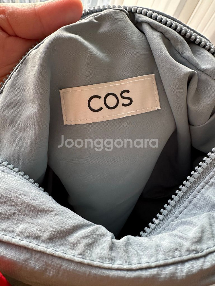 COS 코스 새들백 스카이블루--1