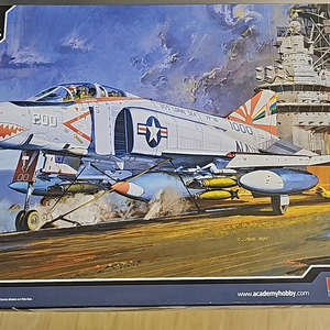 아카데미 f-4b