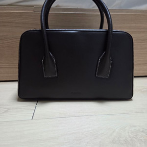 폴뉴아 파운드백 브라운