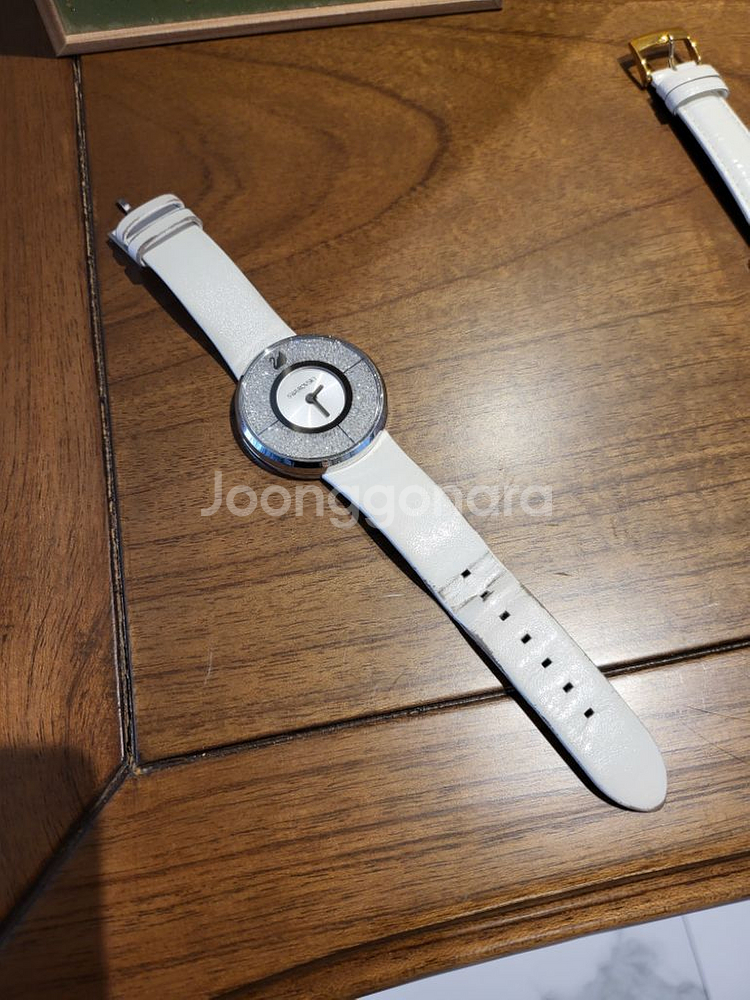 스와로브스키 여성 손목시계--1