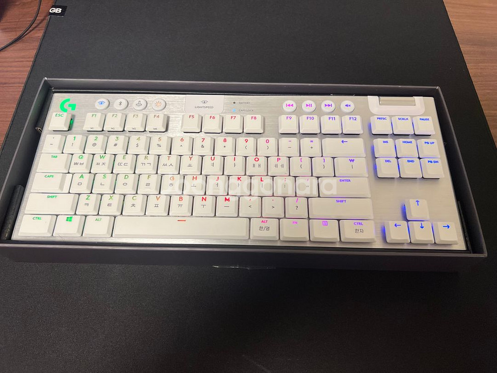 로지텍 G913 tkl 화이트 게이밍 키보드--1
