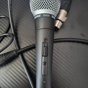 SHURE SM58