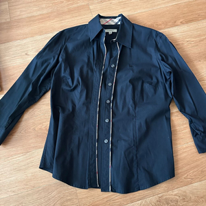 버버리 여성 셔츠 팝니다