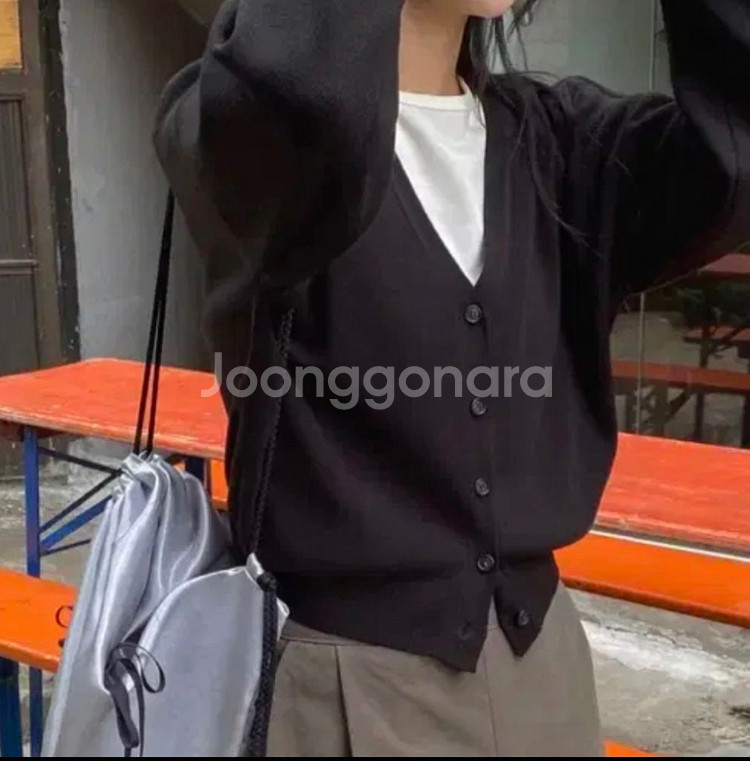 에이블리 페라티 베이직 브이넥 가디건 블랙--1
