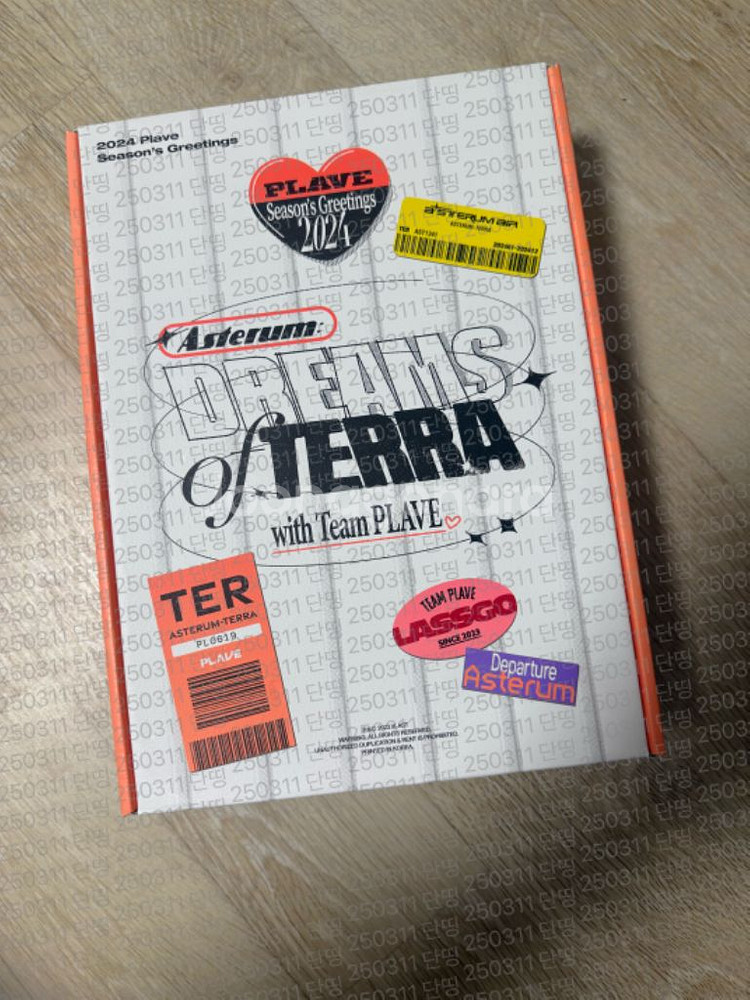 플레이브 24년도 시즌그리팅(구성품 전체 O)--0