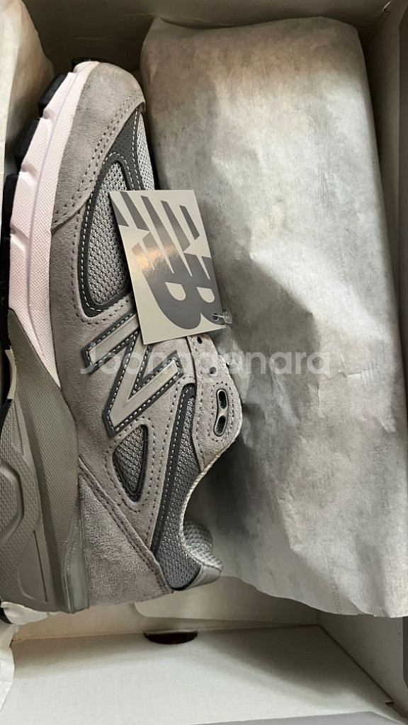 뉴발란스 990 v4 230사이즈 새제품--2