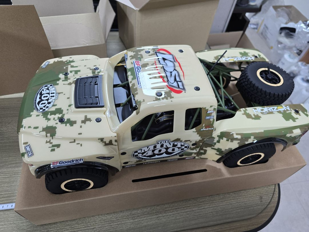 팀로시 한정판 민트400 RC카 미개봉 팝니다--2