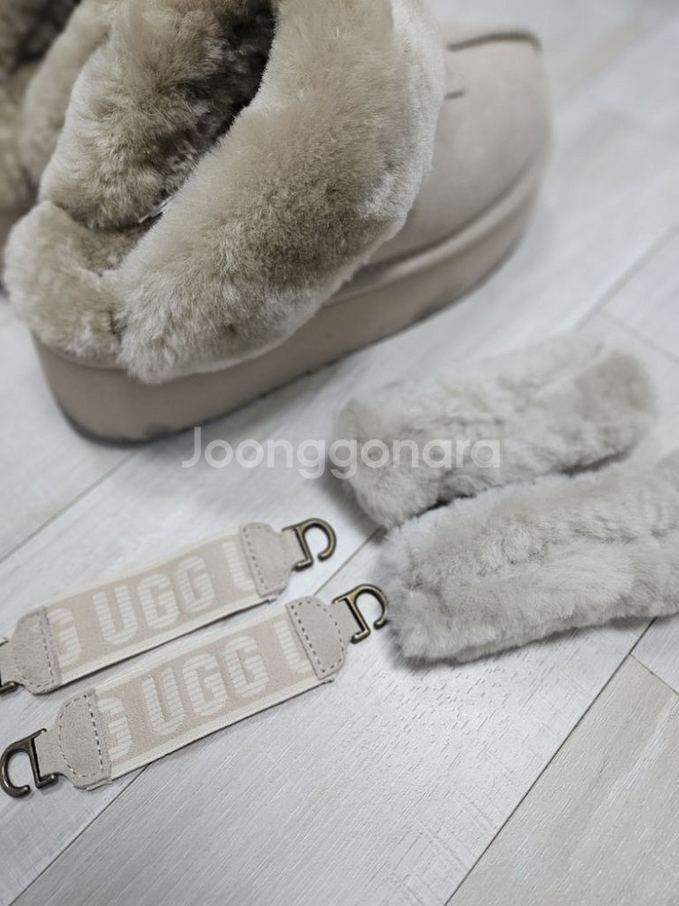 UGG 코게트 플랫폼 밴딩 슬리퍼--5