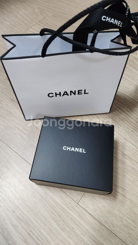 샤넬 에나멜소재 미니 사각파우치(완전새제품)--8
