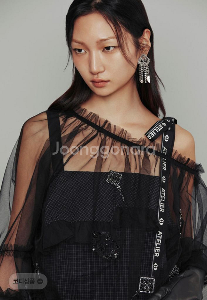 럭키슈에뜨 자수 포인트 메시 블라우스 택채 새상품--5