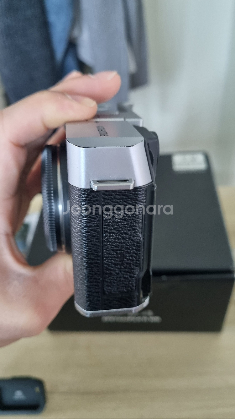 후지필름 X-E4 실버 바디--1