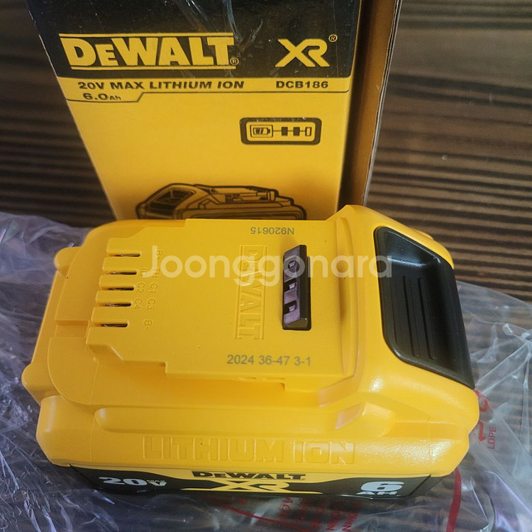 디월트 dcb186 20v6ah 배터리팝니다--1