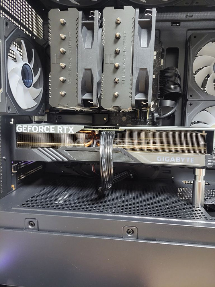 기가바이트 RTX 4070 SUPER GAMING OC--1