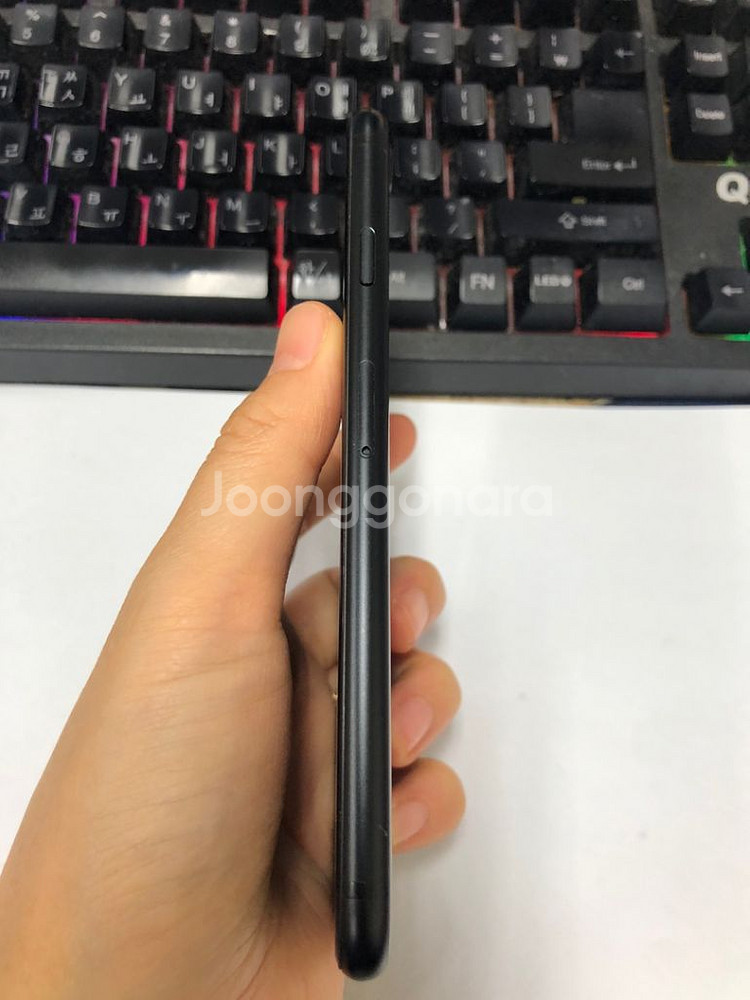 아이폰SE2 블랙 SSS급 64GB 공신폰 입니다--3