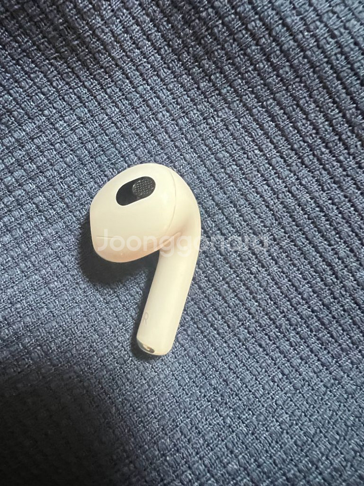 에어팟3세대 유선충전모델 오른쪽 유닛이랑 본체 팝니다.--1