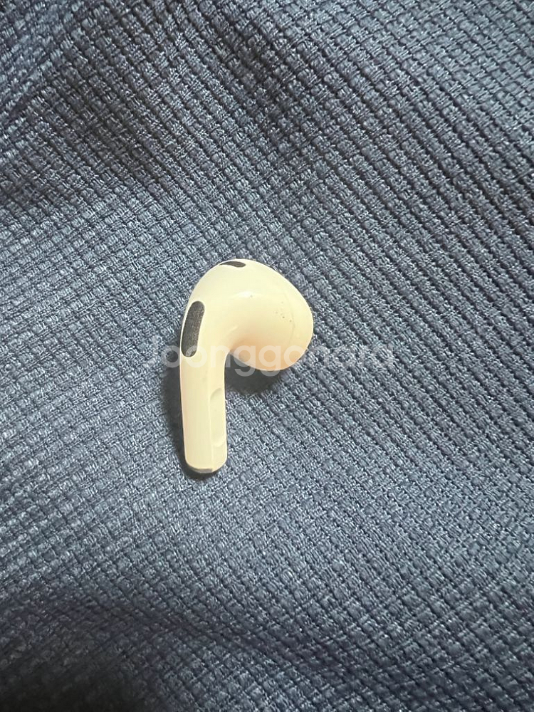에어팟3세대 유선충전모델 오른쪽 유닛이랑 본체 팝니다.--3