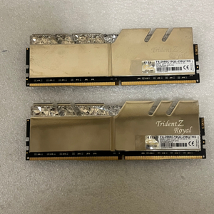 지스킬로얄 ddr4 32g*2 64g 팝니다.