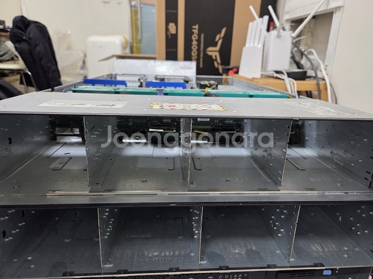 EMC 3.5인치 12베이 서버 베어본 2대--1