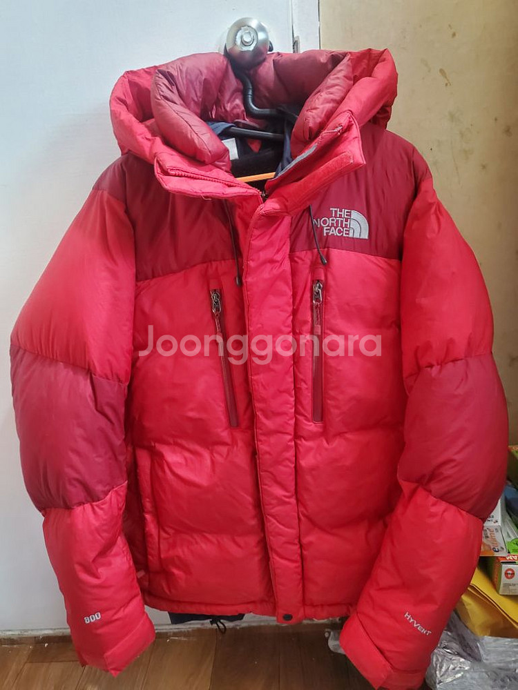 노스페이스 빨강색 대장급 패딩 싸게 팝니다--1