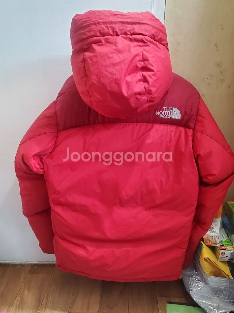 노스페이스 빨강색 대장급 패딩 싸게 팝니다--3