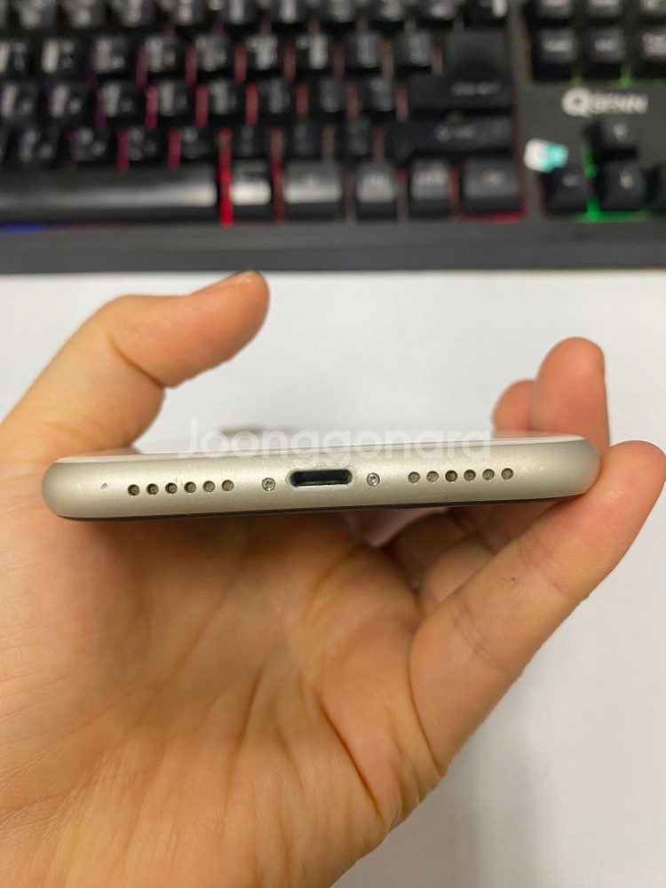 아이폰11 화이트 외관SS급 64GB 배터리100%--6