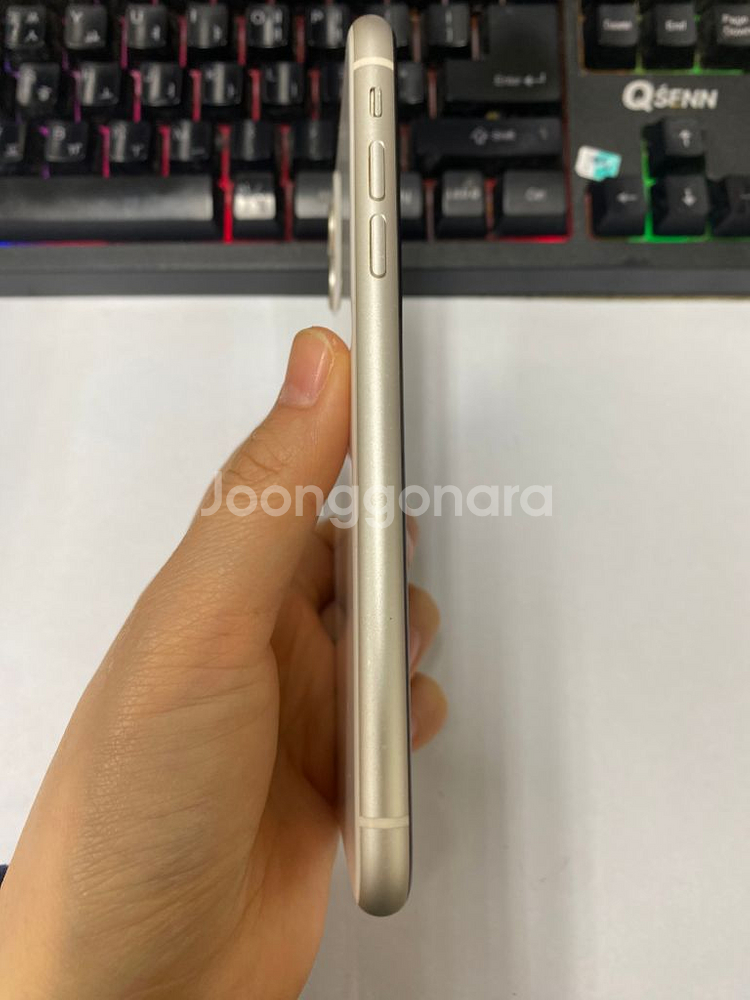 아이폰11 화이트 외관SS급 64GB 배터리100%--4